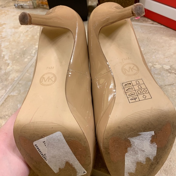 Michael Kors size 7.5M beige peep toe heel - Picture 3 of 4